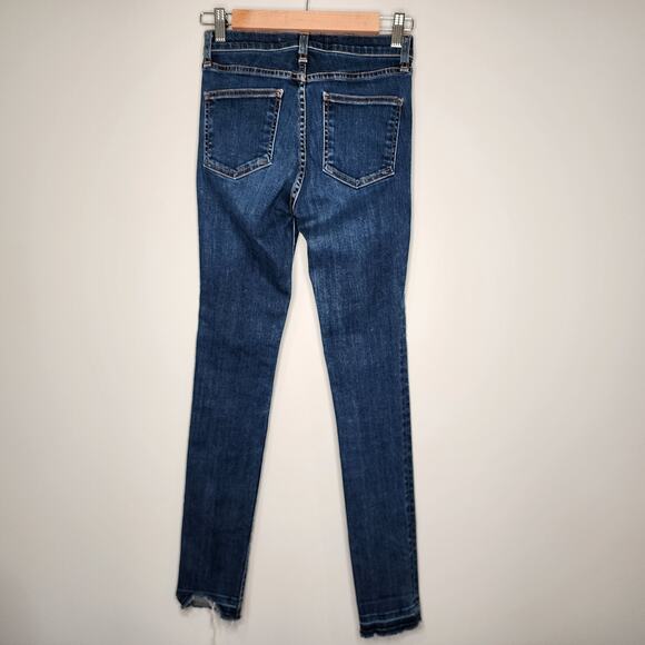 Veronica Beard Kate 10" Skinny Jeans in Vintage Fray Wash 24 - Picture 5 of 8
